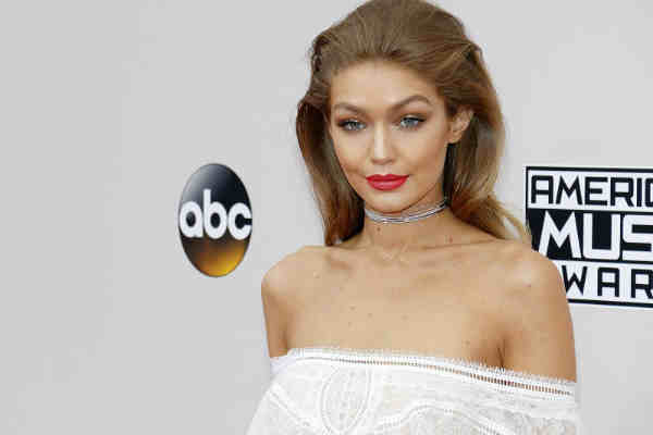 Gigi Hadid Bantah Kaitan dengan Jeffrey Epstein