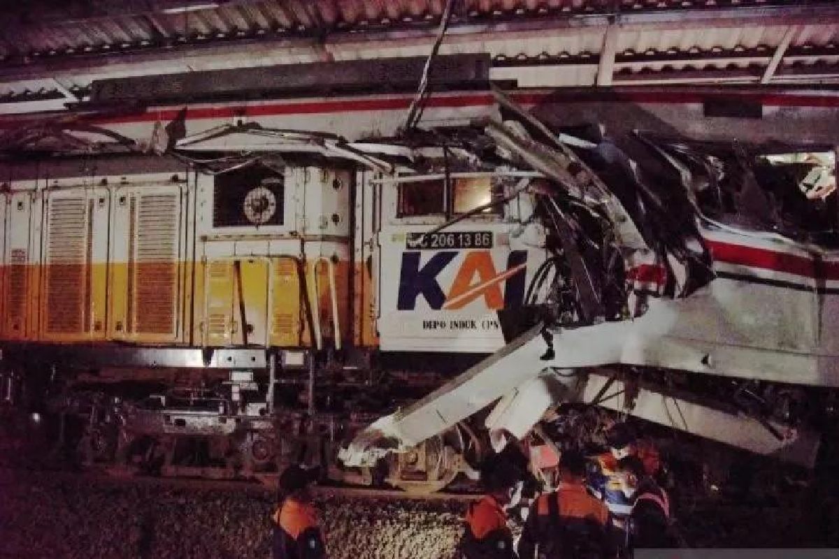 Evakuasi KRL Bekasi Timur Masih Berlangsung, KAI Batasi Perjalanan