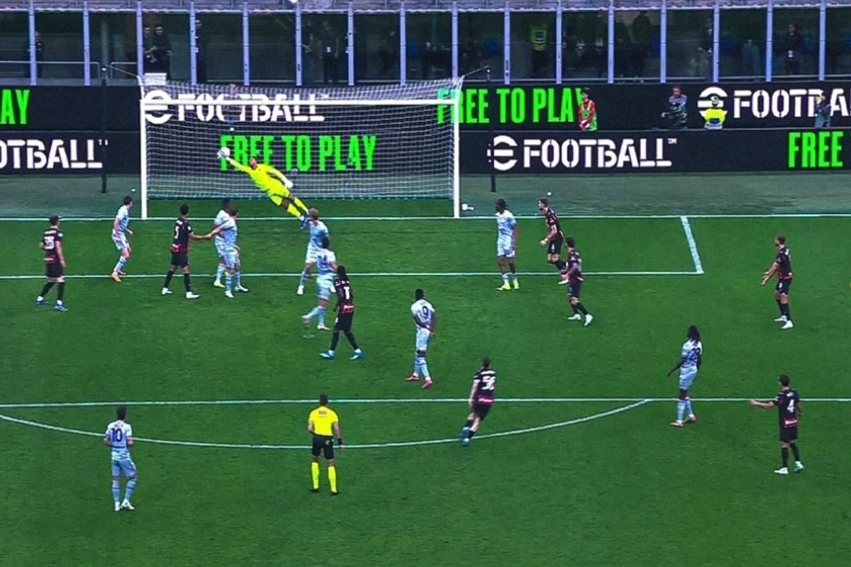 Milan vs Udinese Skor 0-3, San Siro Membeku