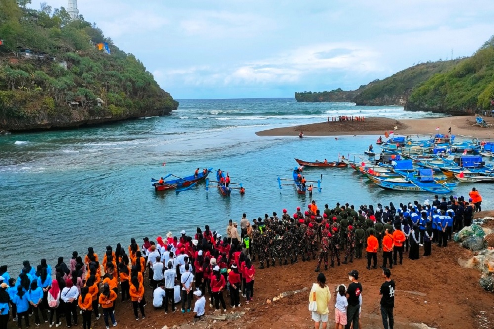 Pantai Gunungkidul Diserbu Wisatawan Saat Libur Paskah
