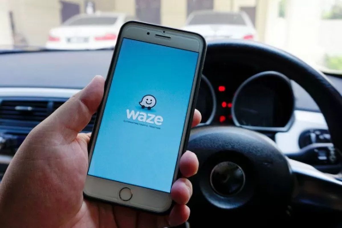 Waze Uji Fitur Lampu Lalu Lintas, Saingi Google Maps