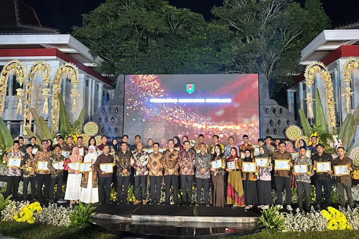 Pasutri Asal Candimulyo Borong Dua Penghargaan