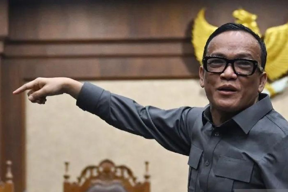 Terima Rp3,43 Miliar, Eks Wamenaker Noel Divonis 4,5 Tahun Penjara