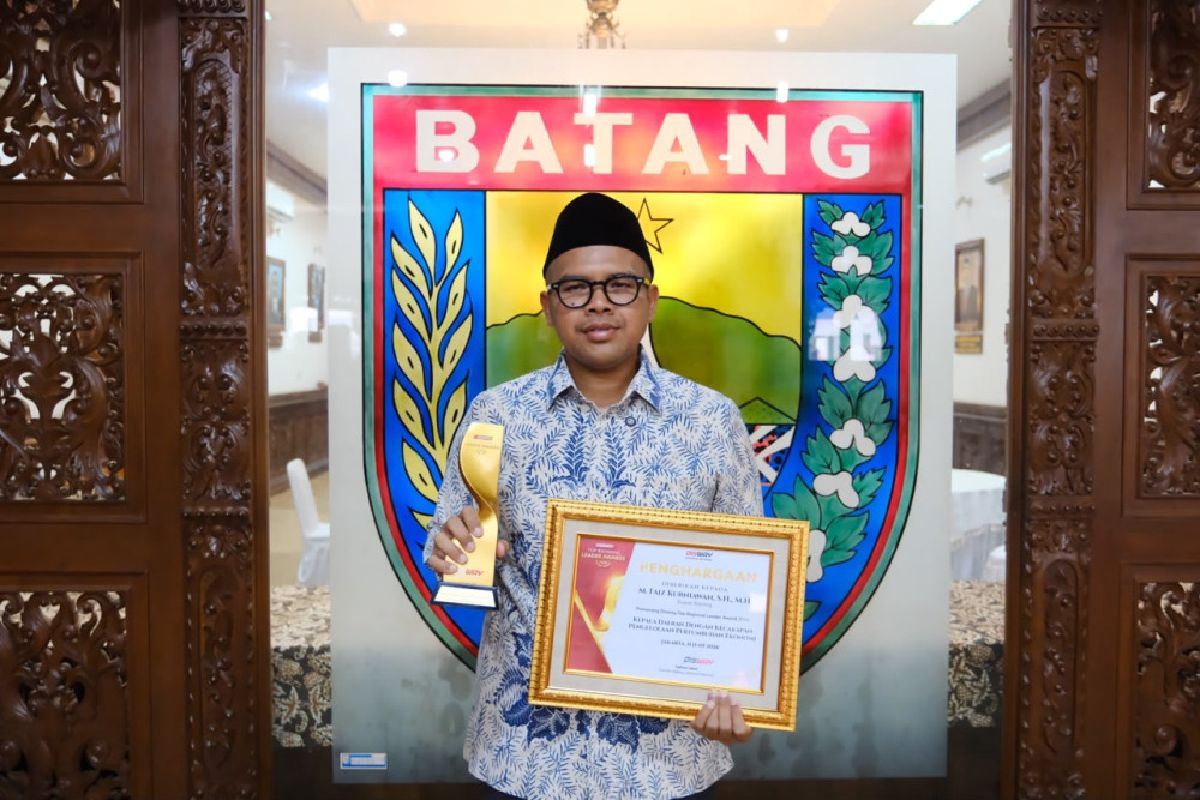 Ekonomi Batang Melejit 7,74 Persen, Bupati Faiz Borong Penghargaan