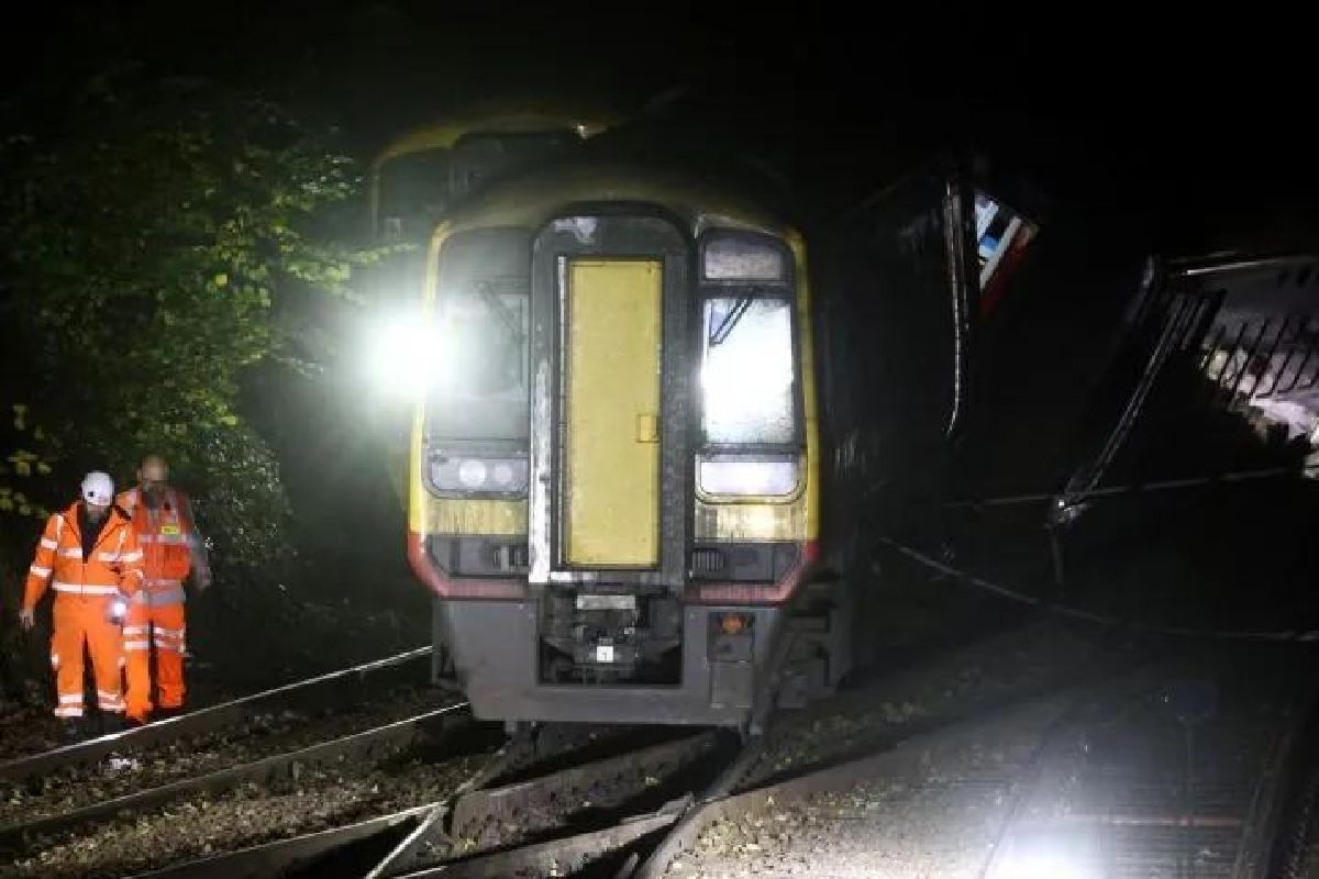 Tabrakan Kereta di Inggris, 80 Orang Terluka, Masinis Tewas