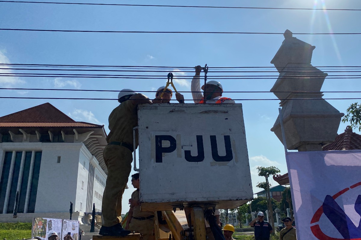 Kabel Semrawut di Jogja Ditertibkan, Hasto: Sampah Visual Harus Hilang