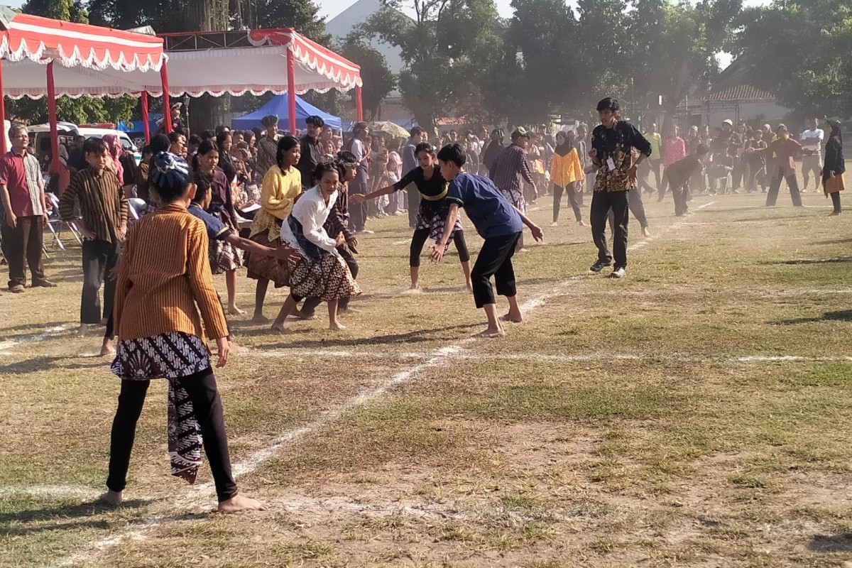 Anak Lepas Gadget di Festival Dolanan Tradisional Suryodiningratan