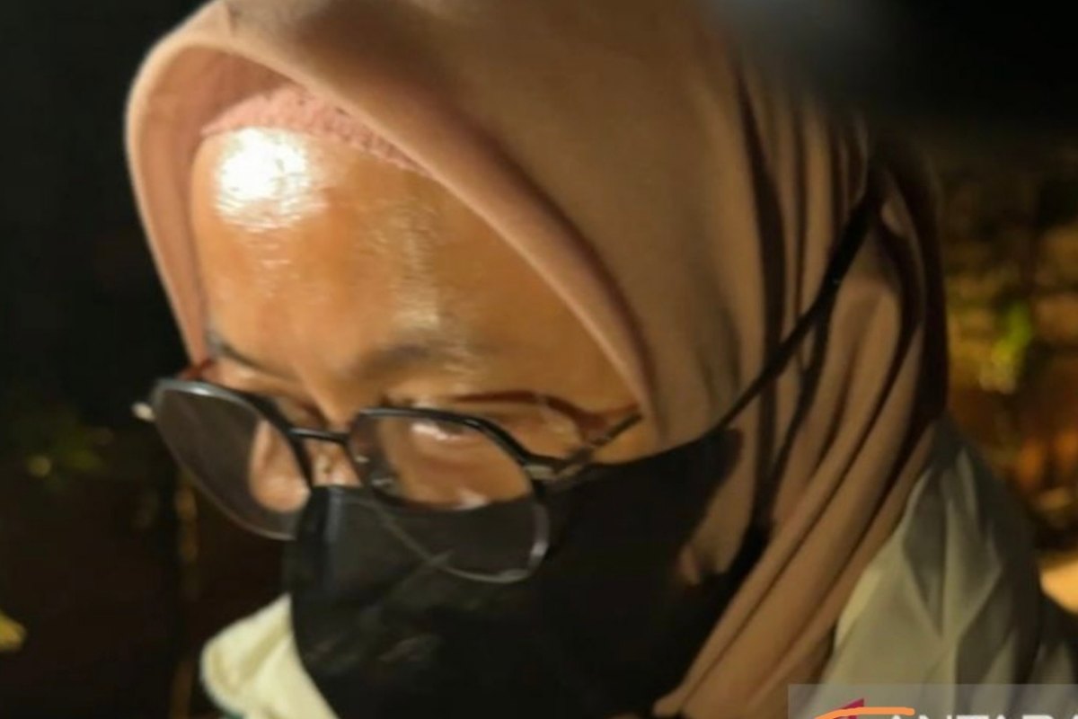 Istri Bupati Pemalang Tiba di KPK Usai OTT, Datang dengan Bus