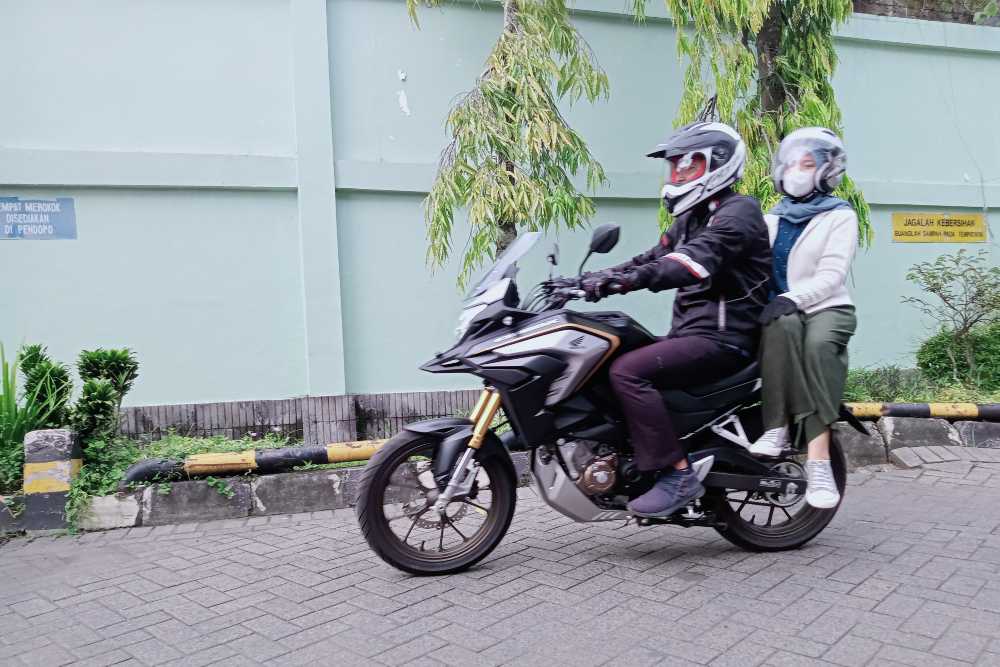 Knalpot Motor Mbledos Saat Turun Gas? Ini Penyebabnya
