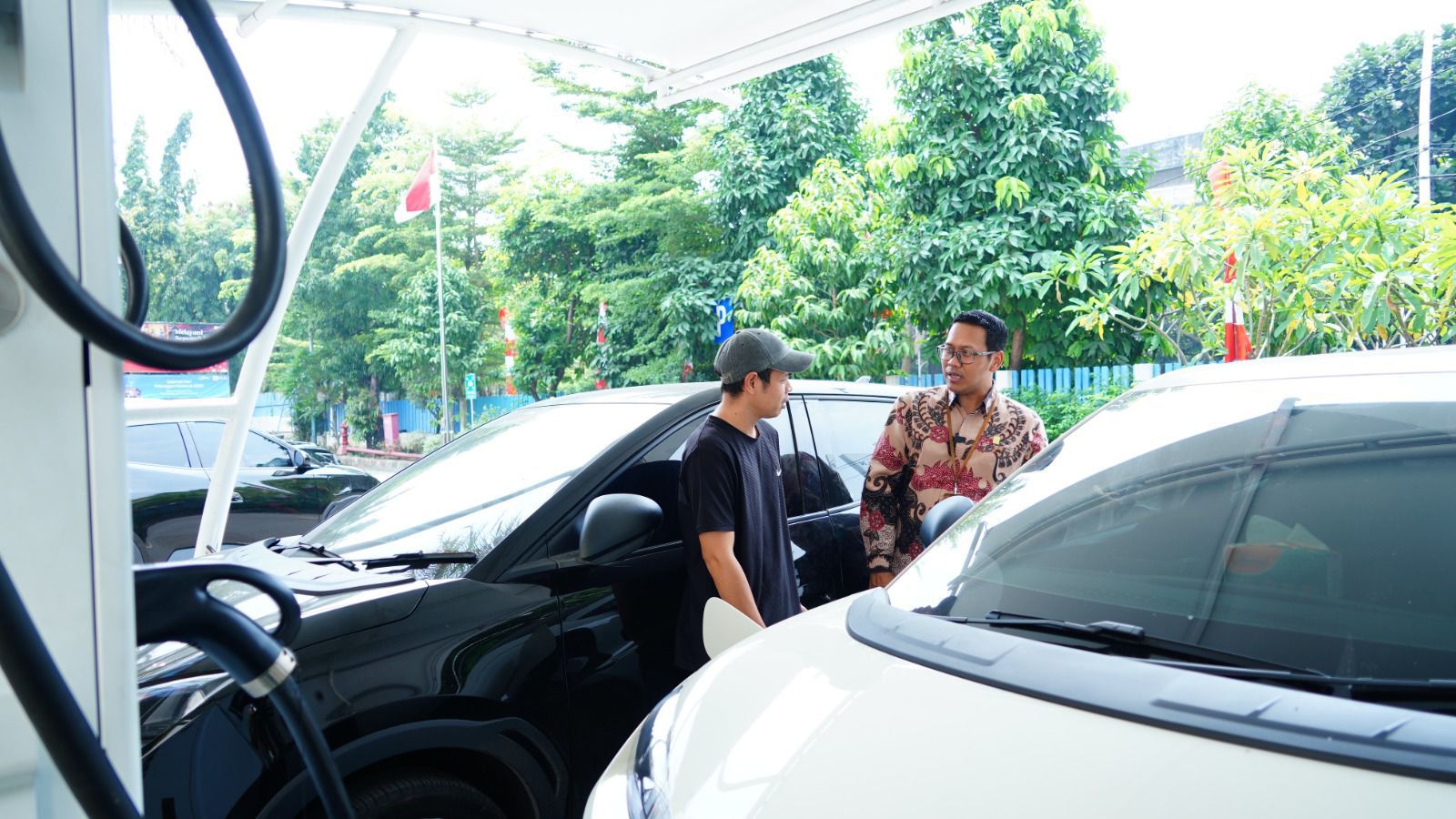 Hari Pelanggan Nasional, PLN Sapa Pelanggan dan Beri Kejutan di Cempaka Putih
